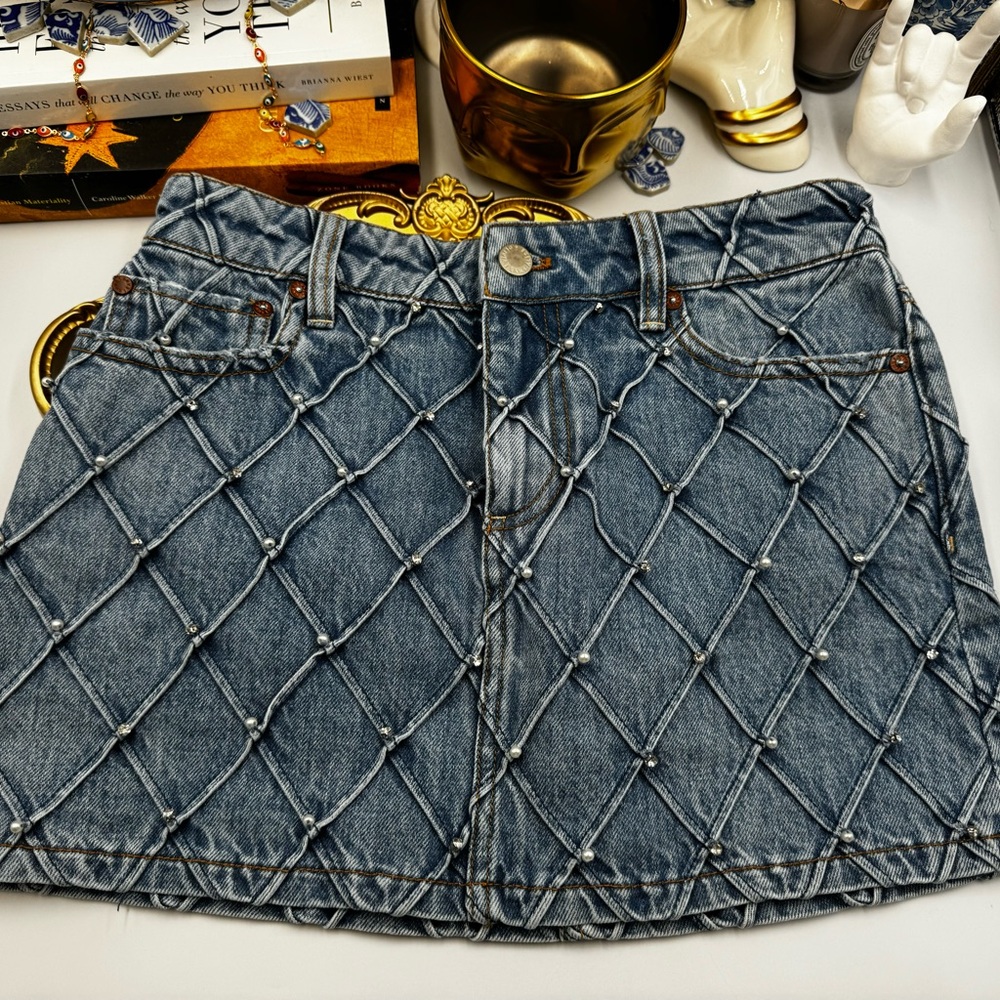 🆕 ALICE + OLIVIA 🧿 NWT Joss High-Rise Quilted Embellished Denim Mini Skirt, 26 - Picture 12 of 16